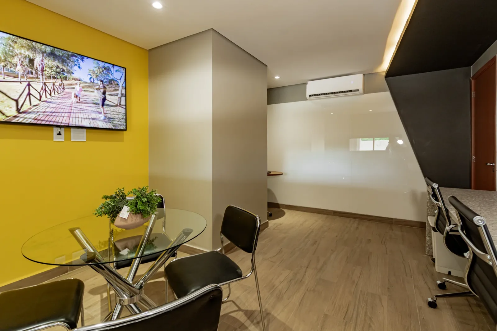 Apartamento de 2 suítes com 85,25m² e sala estendida à venda no Lake House Residence - Parque Amazônia — miniatura da foto 6